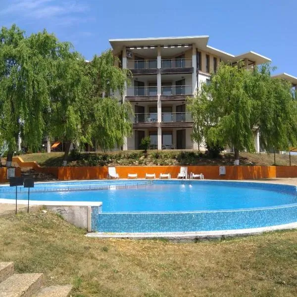 Private Apartment A12 in July Morning Seaside Resort, hotel din Cavarna
