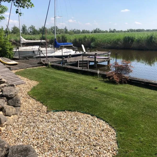 25h GARDEN Apartment PLUS private Beach, hotel v destinaci Neusiedl am See
