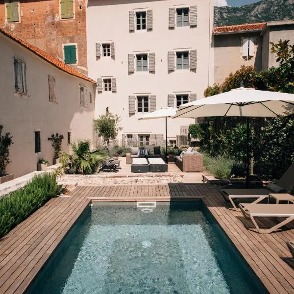 Palazzo Sbutega, khách sạn ở Kotor
