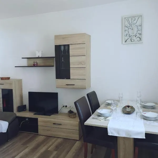 APP EMONA, hotell sihtkohas Bašanija