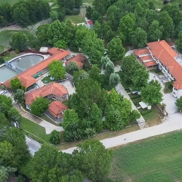Yannis Hotel, hotel Krinídeszben