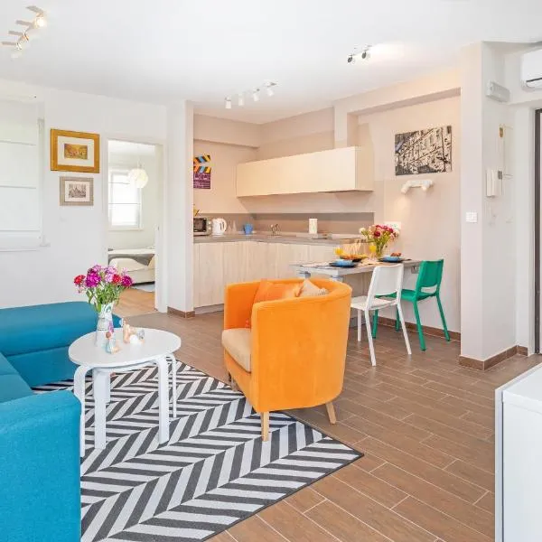 RozART - river marina apartment with free parking, hotel v destinaci Mokošica