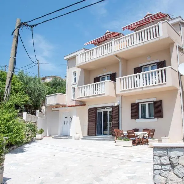 Apartments Niko, hotell sihtkohas Lokva Rogoznica