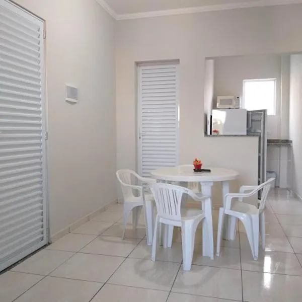 Apartamento / Kitnetes, ξενοδοχείο σε Peruibe