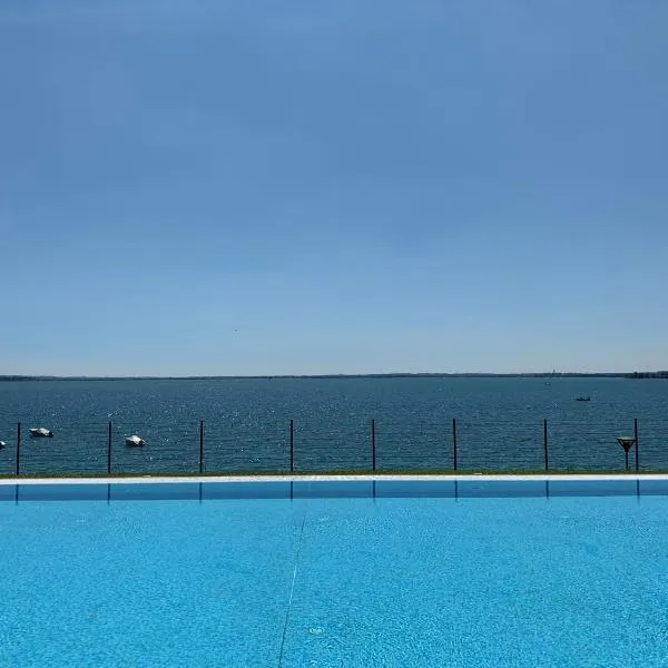 Luxury Apartment, hotel v destinaci Padenghe sul Garda