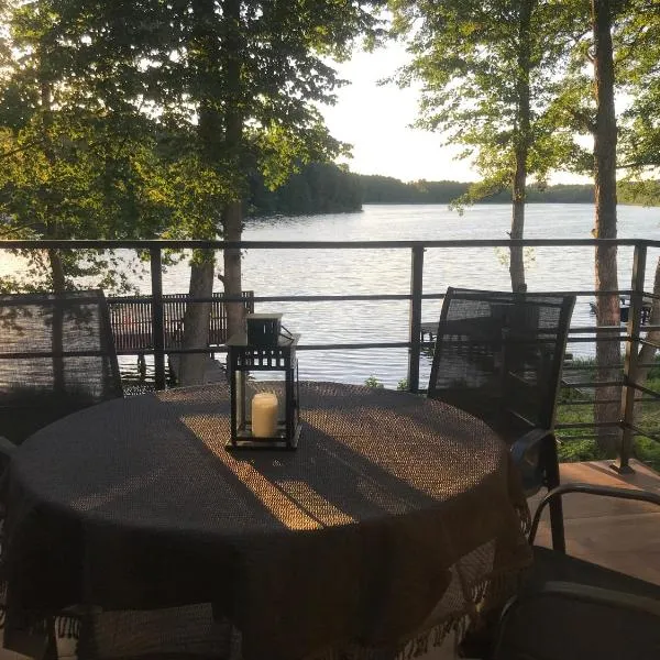 Domki nad Brzegiem, hotel v mestu Dłużek