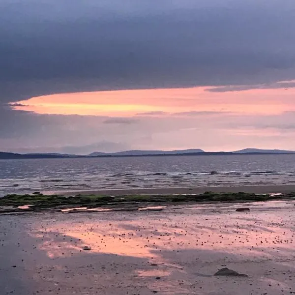 Ceol Na Mara Cottage by the sea, ξενοδοχείο σε Nairn