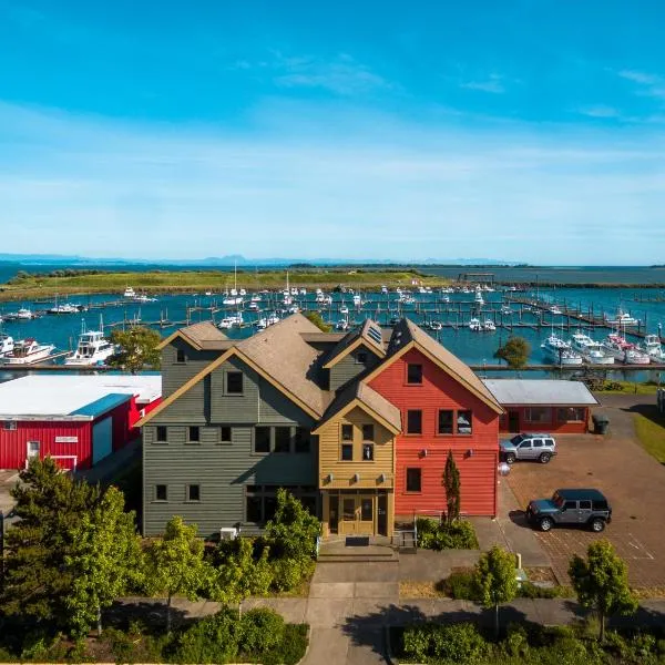 At The Helm Hotel, hotel di Ilwaco