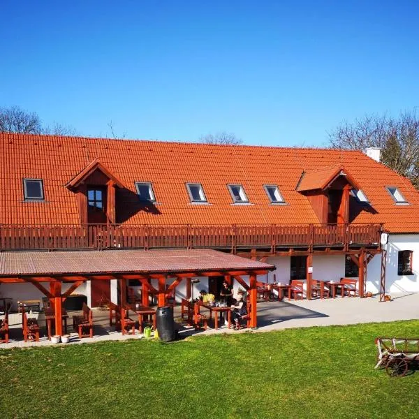 Penzion U Farmáře, hotel in Borotín