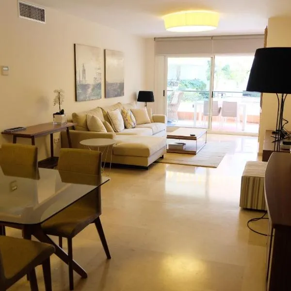 luxury modern apartment with terrace, pool and garage!, ξενοδοχείο στη Μαρμπέλλα