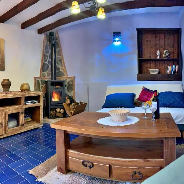 Casa Mandarina centro de Cómpeta con chimenea y terraza con vistas By AndaraHolidays, hotel v destinaci Cómpeta