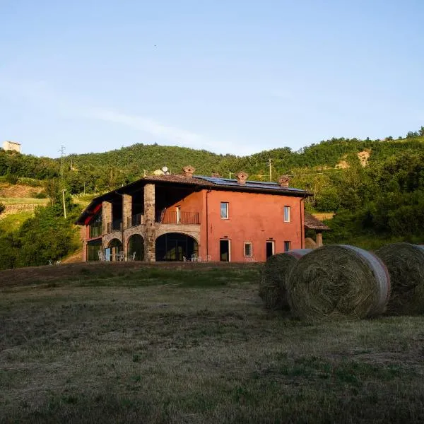 Relais SANT'AMBROGIO, hotel in Farini dʼOlmo