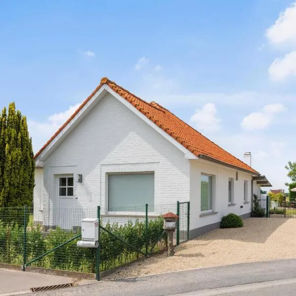 Vlaeberg Cottage, מלון בKortemark