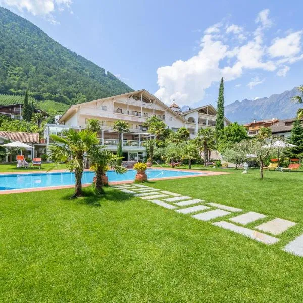Glanzhof Hotel & Apartments, hotel v destinaci Marlengo