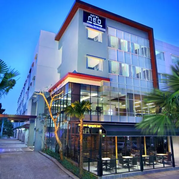 Hotel Neo Candi Simpang Lima - Semarang by ASTON, hotel en Jatingaleh