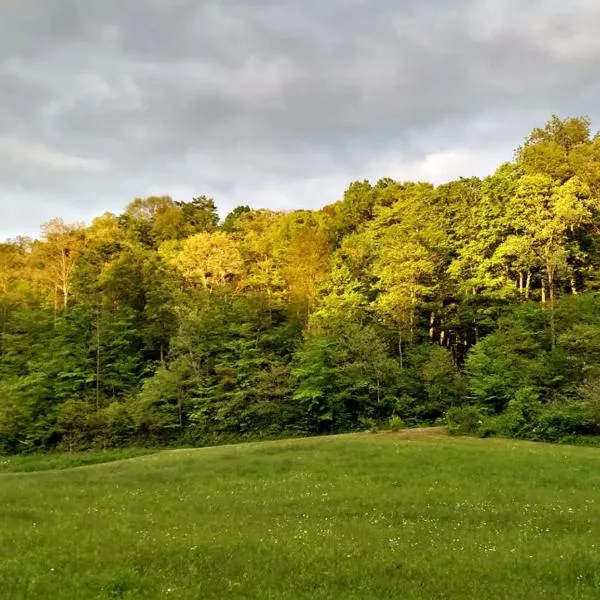 Altenbrauch Farm - Camping in the Hocking Hills, hotel v destinaci Stella