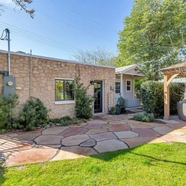 Best Little Guesthouse in Melrose! New Listing!, hotel v destinaci Phoenix