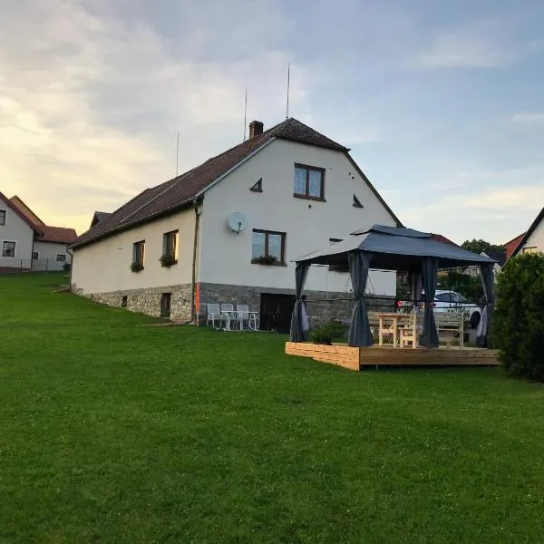 Rozboudovec, hotell i Habří