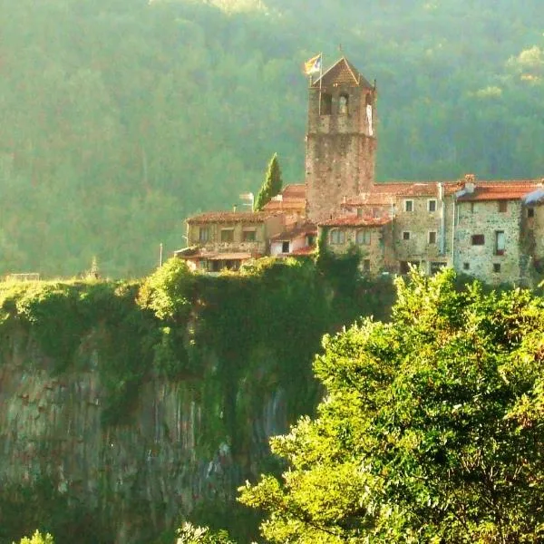 Hostal Mont-Rock, hotel en Tortellà