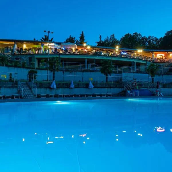 Camping Village Il Poggetto, hotel di Troghi