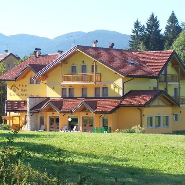 Tana Della Volpe, hotel v destinaci Lavarone