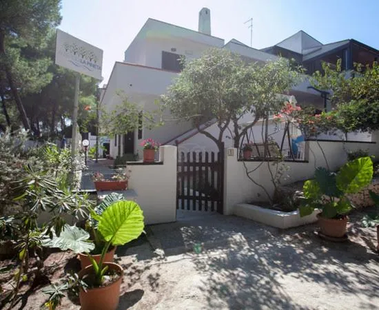 Albergo LA PINETA, hotel v destinaci San Domino