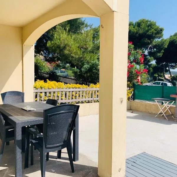 La Pinède – hotel w mieście Gruissan