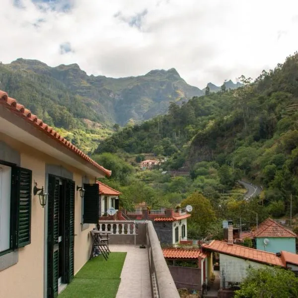 Danny's Rural Suite, hotell i Curral das Freiras