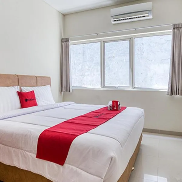 RedDoorz near Ciputra World 3, hotel v destinaci Surabaja
