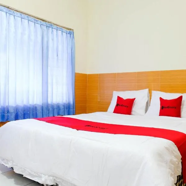 Viesnīca RedDoorz near STAB Syailendra Kopeng pilsētā Salatiga
