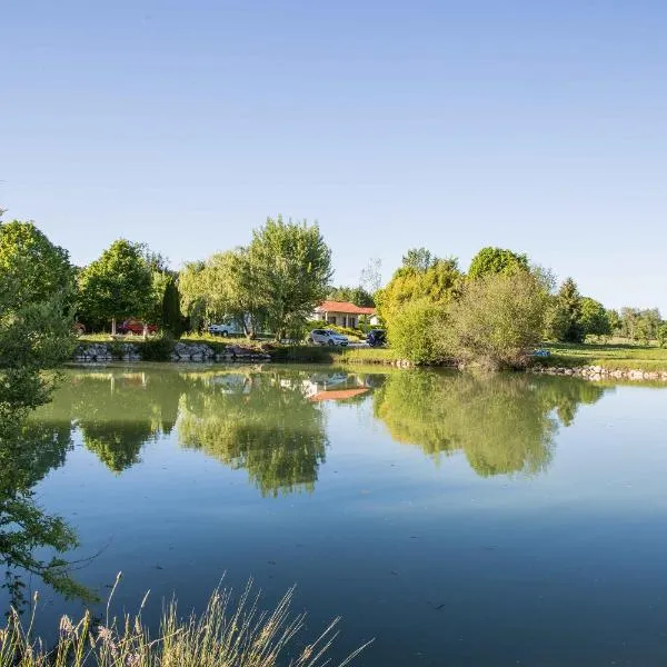 PARADISE CHALLETS AND CAMPING, hotel in Montmaurin