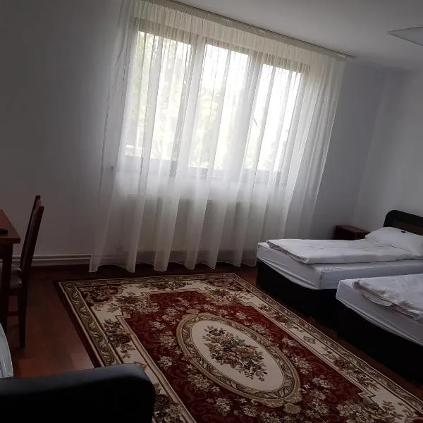 Fabrik Haus, hotel v destinaci Marghita