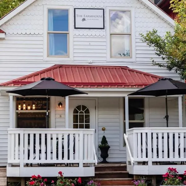 The Farmhouse Inn & Kitchen, 2 blocks from Downtown Whitefish, Montana, hotel v destinaci Whitefish