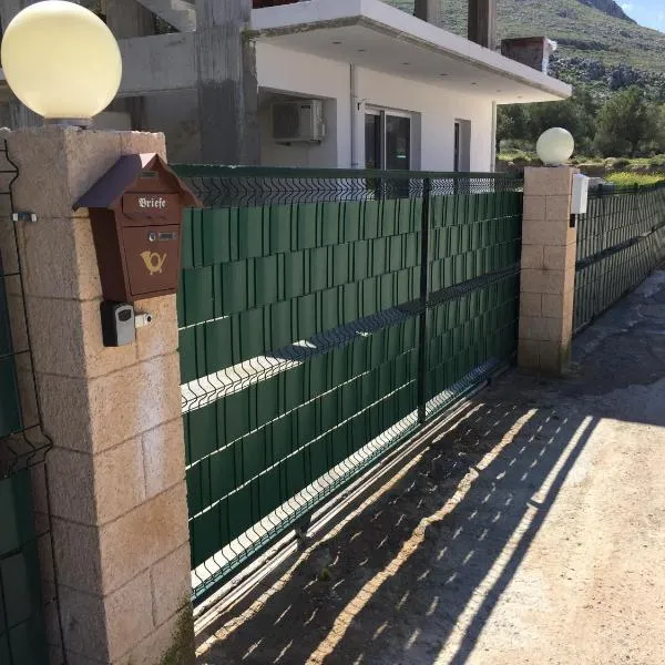 TASSOS-Haus، فندق في أرخانجلوس