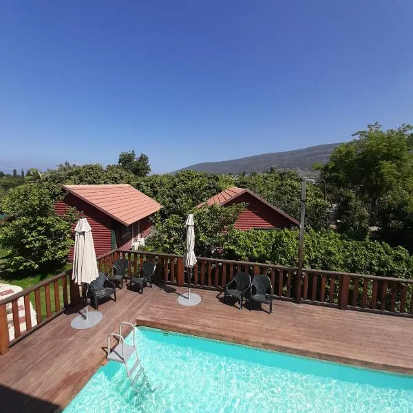 The Wooden Rose Cabins, hotel v destinaci Beẕet