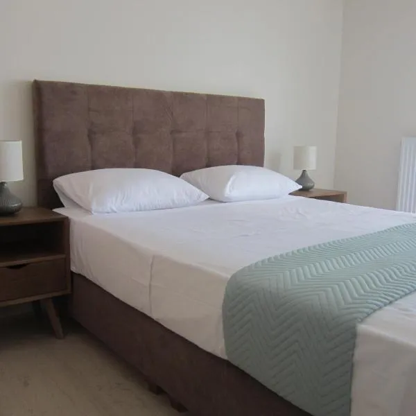 Blue Yard Apartments, hotel in Kalamata