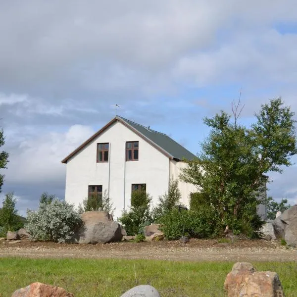 Guesthouse Gamli Bær, hotel v destinaci Húsafell