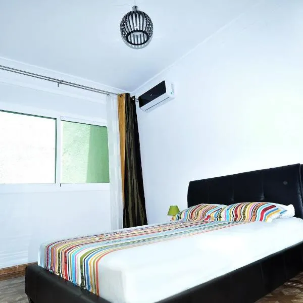 Appartement 2 chambres tout confort, Plage de SAÏDIA à 700m, CLIM, WIFI, parking gratuit, hotelli kohteessa Saïdia