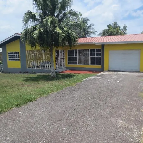 Chateau Yellow, hotel v destinaci Mandeville