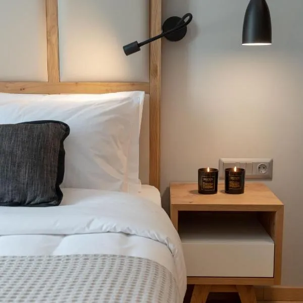 Grand Port Suites, hotel v Soluni