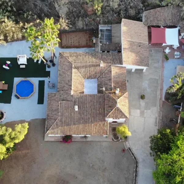 Casa Rural Paloma, hotel v destinaci Benajarafe