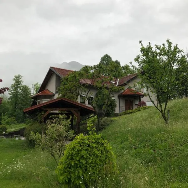 Hiša Krivopeta, khách sạn ở Kobarid