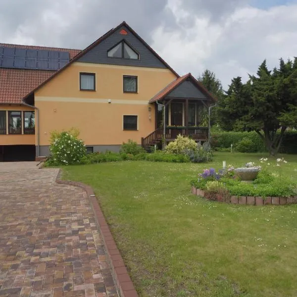 Ferienanlage direkt am Beetzsee, hotel v destinaci Radewege