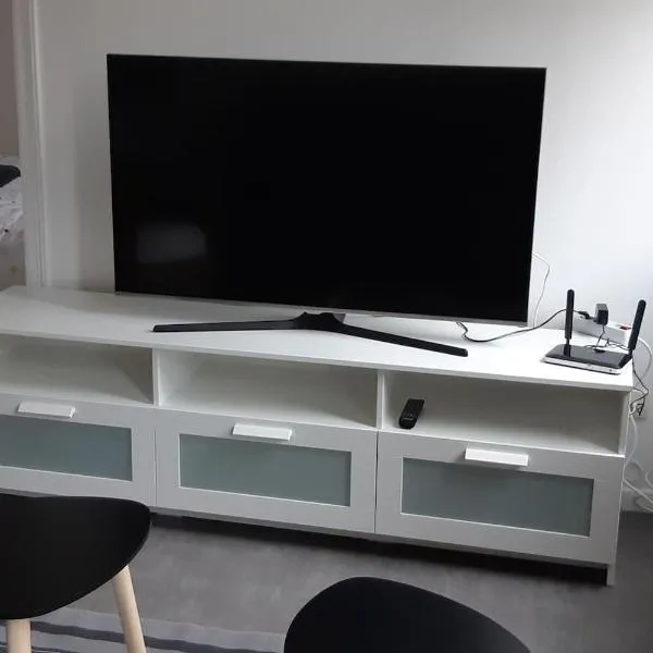 Elbeuf Etage 1 sweet home Netflix wifi, hotel v destinácii Elbeuf