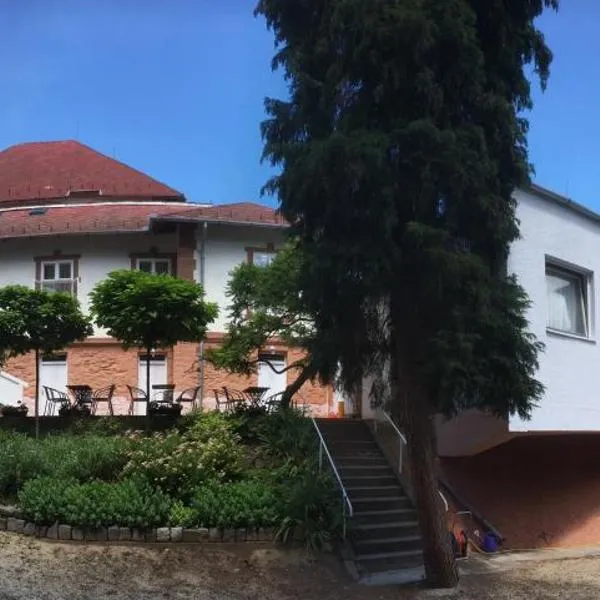 Kiss Villa, hotel in Balatonföldvár