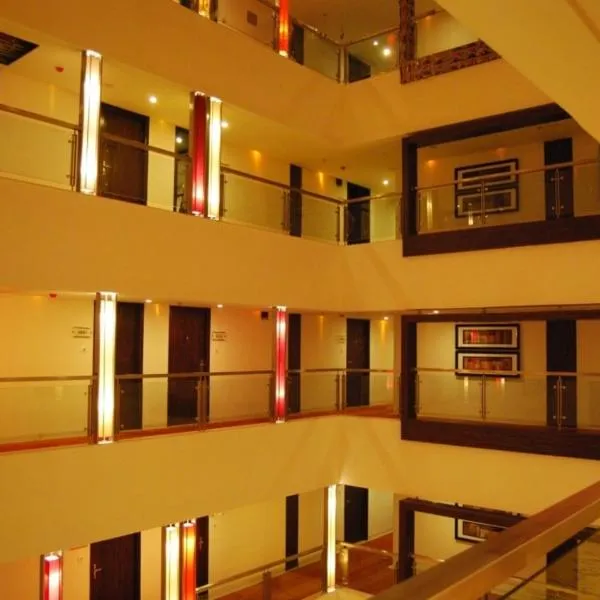 Hotel Royal Park Kakinada, ξενοδοχείο σε Sāmalkot