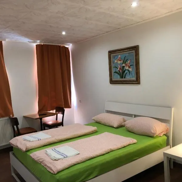 Pension Adler, hotel v destinaci Lübeck