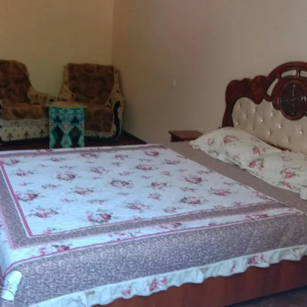 Guest House Sharq 21, hôtel à Khodjent