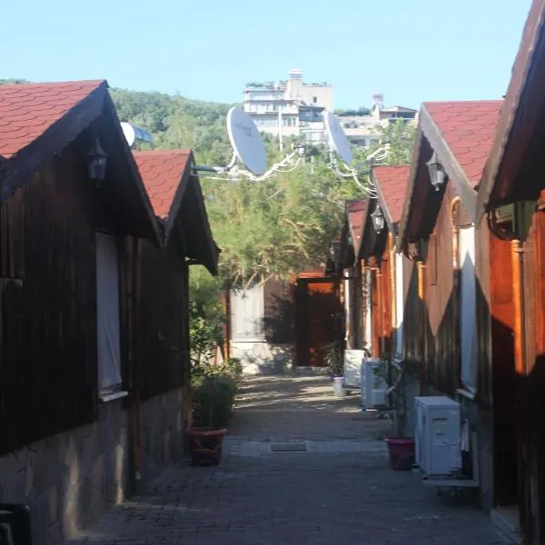 Huzur Pansiyon ve Cay Bahcesi, hotel en Armutlu