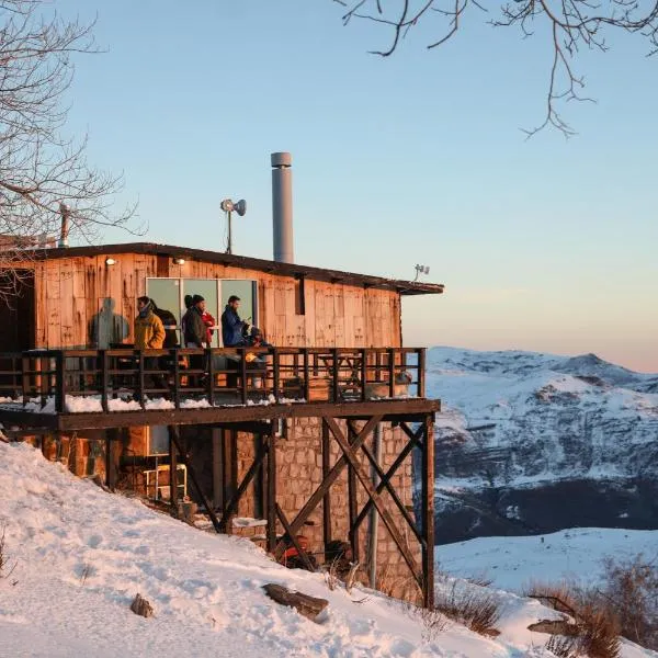 Cordillera Hostel, готель у місті Фарельонес